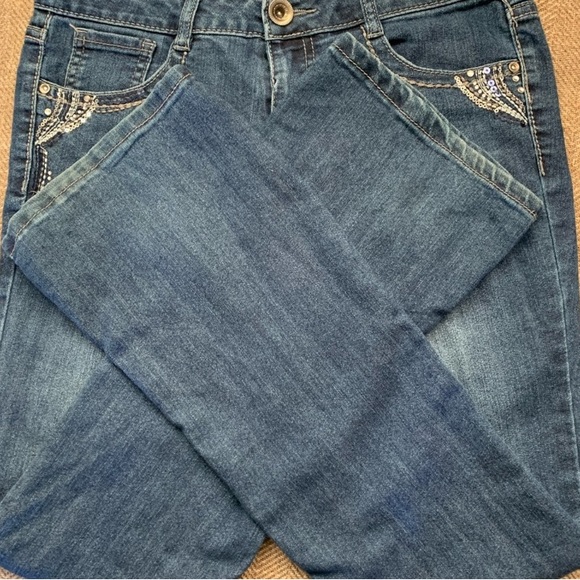 Excellent Preowned Condition Squeeze Jeans Size 14 Very Cute design pockets. - Picture 3 of 6